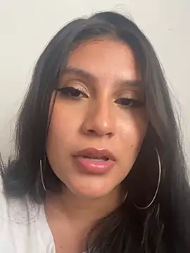 Snapshot of Arianna_Fioree chatting on July 16, 2026, 10:07 pm Arianna Fioree online show from July 16, 2026, 10:07 pm