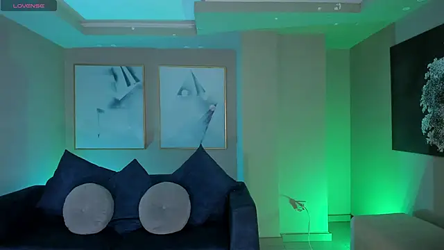 Snapshot of BeccaBaxter chatting on November 28, 2025, 8:20 pm BeccaBaxter online show from November 28, 2025, 8:20 pm