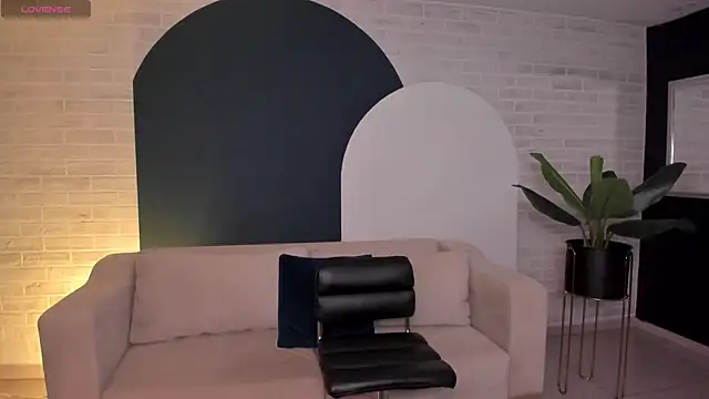 BeccaBaxter online show from July 13, 2026, 12:04 pm
