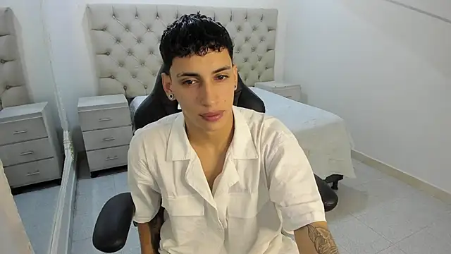 Snapshot of JhoanLeandro chatting on December 2, 2025, 4:25 am JhoanLeandro online show from December 2, 2025, 4:25 am