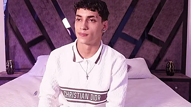 JhoanLeandro online show from May 14, 2026, 10:18 pm