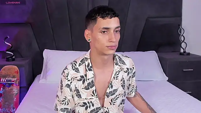 Snapshot of JhoanLeandro chatting on March 21, 2025, 4:28 am JhoanLeandro online show from March 21, 2025, 4:28 am