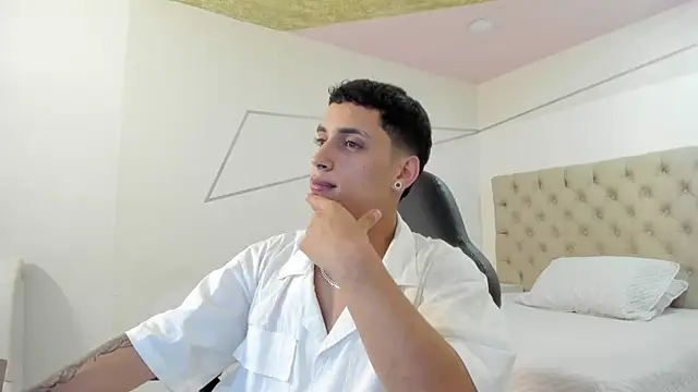 Snapshot of JhoanLeandro chatting on September 14, 2025, 5:30 am JhoanLeandro online show from September 14, 2025, 5:30 am