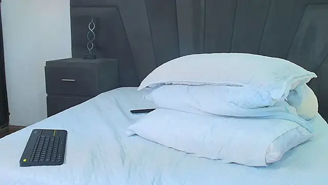 Snapshot of JhoanLeandro chatting on March 7, 2025, 7:41 am JhoanLeandro online show from March 7, 2025, 7:41 am