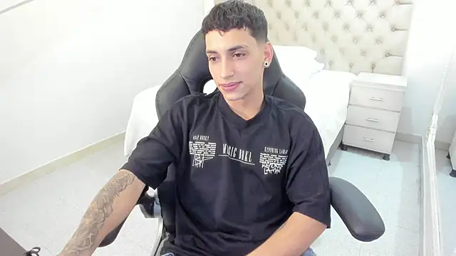 Snapshot of JhoanLeandro chatting on September 25, 2025, 5:57 am JhoanLeandro online show from September 25, 2025, 5:57 am