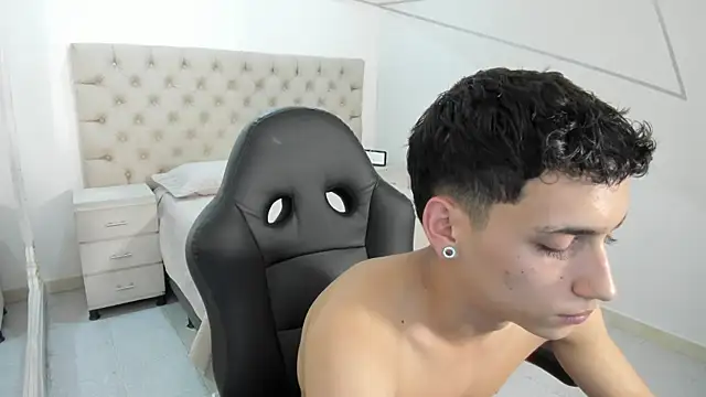 Snapshot of JhoanLeandro chatting on October 17, 2025, 7:00 am JhoanLeandro online show from October 17, 2025, 7:00 am