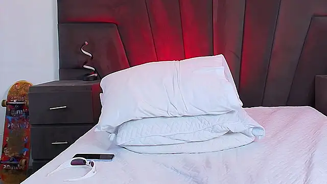 Snapshot of JhoanLeandro chatting on March 9, 2025, 10:52 am JhoanLeandro online show from March 9, 2025, 10:52 am