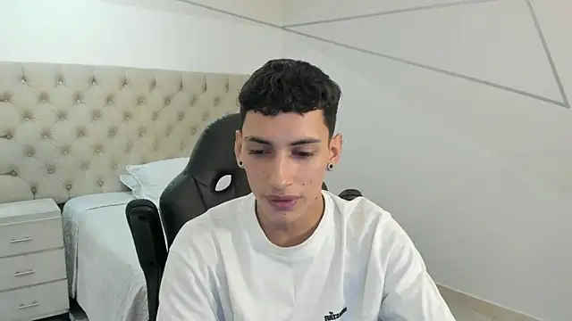 Snapshot of JhoanLeandro chatting on September 20, 2025, 4:28 am JhoanLeandro online show from September 20, 2025, 4:28 am