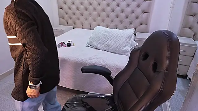 JhoanLeandro online show from March 3, 2026, 7:04 am