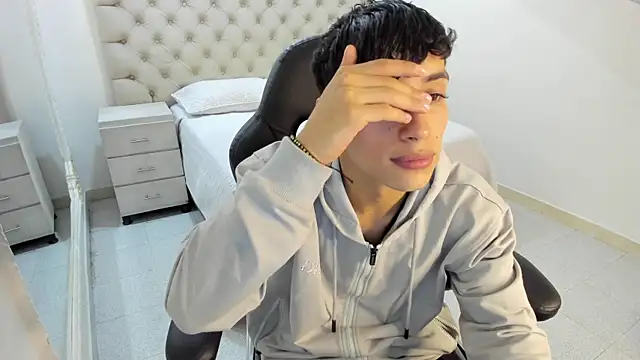 Snapshot of JhoanLeandro chatting on November 15, 2025, 5:00 am JhoanLeandro online show from November 15, 2025, 5:00 am