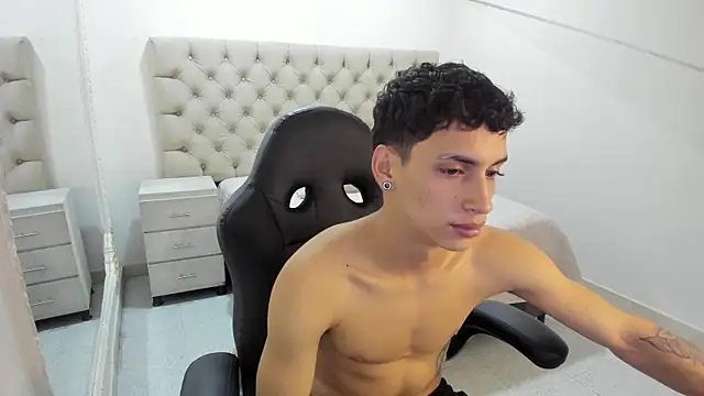 Snapshot of JhoanLeandro chatting on October 30, 2025, 5:17 am JhoanLeandro online show from October 30, 2025, 5:17 am