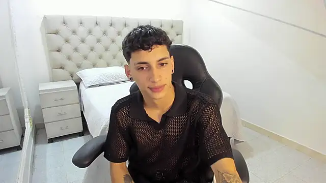 Snapshot of JhoanLeandro chatting on November 14, 2025, 5:33 am JhoanLeandro online show from November 14, 2025, 5:33 am