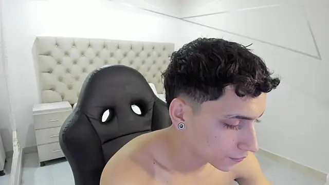 Snapshot of JhoanLeandro chatting on October 22, 2025, 4:23 am JhoanLeandro online show from October 22, 2025, 4:23 am