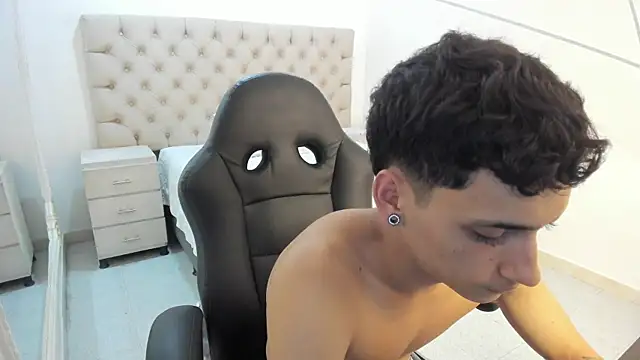 Snapshot of JhoanLeandro chatting on October 25, 2025, 7:07 am JhoanLeandro online show from October 25, 2025, 7:07 am