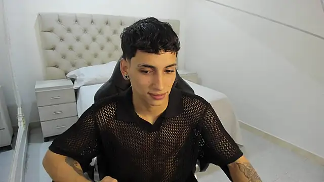 Snapshot of JhoanLeandro chatting on November 17, 2025, 4:49 am JhoanLeandro online show from November 17, 2025, 4:49 am