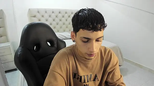 Snapshot of JhoanLeandro chatting on October 31, 2025, 4:31 am JhoanLeandro online show from October 31, 2025, 4:31 am