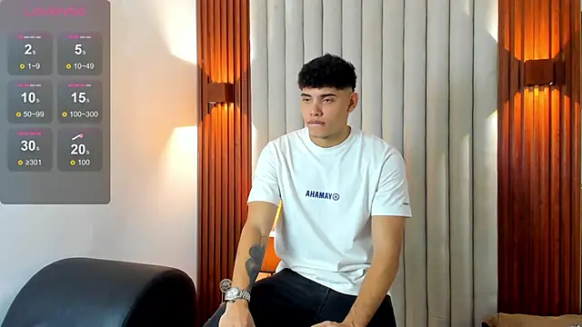 Snapshot of Justin_mack chatting on November 17, 2025, 11:36 am Justin mack online show from November 17, 2025, 11:36 am