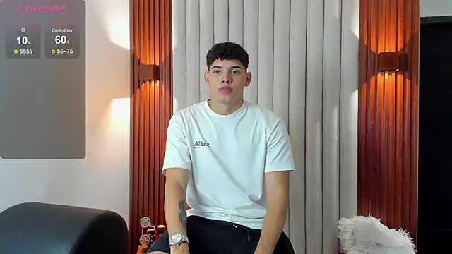 Snapshot of Justin_mack chatting on December 4, 2025, 7:24 pm Justin mack online show from December 4, 2025, 7:24 pm