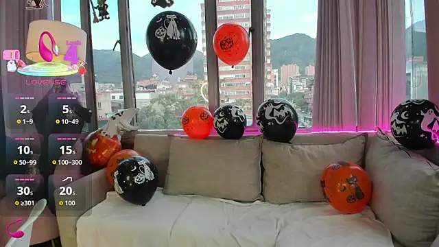 Snapshot of Daphne_chers chatting on October 28, 2025, 8:30 pm Daphne chers online show from October 28, 2025, 8:30 pm