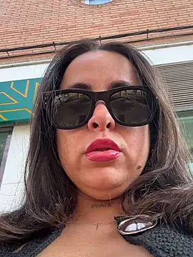 Snapshot of laarti chatting on October 30, 2025, 3:42 pm laarti online show from October 30, 2025, 3:42 pm