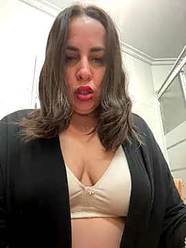 Snapshot of laarti chatting on October 18, 2025, 11:29 pm laarti online show from October 18, 2025, 11:29 pm