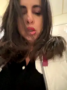 Snapshot of laarti chatting on November 23, 2025, 9:08 am laarti online show from November 23, 2025, 9:08 am