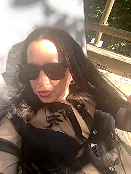 Snapshot of laarti chatting on October 8, 2025, 12:17 pm laarti online show from October 8, 2025, 12:17 pm