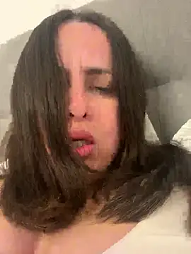 Snapshot of laarti chatting on October 25, 2025, 8:53 pm laarti online show from October 25, 2025, 8:53 pm