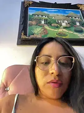 Snapshot of lamaravilla_08 chatting on March 6, 2025, 4:41 am lamaravilla 08 online show from March 6, 2025, 4:41 am