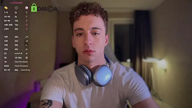 Snapshot of VincentSmith02 chatting on October 11, 2025, 8:10 pm VincentSmith02 online show from October 11, 2025, 8:10 pm