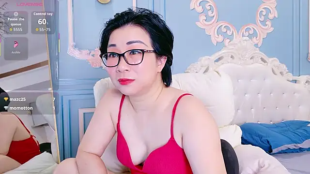 Snapshot of LucianaMe chatting on November 12, 2025, 4:05 am LucianaMe online show from November 12, 2025, 4:05 am