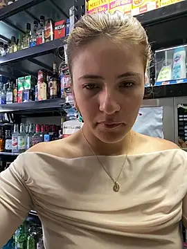 Snapshot of Andrea18_blonde chatting on June 25, 2026, 9:09 pm Andrea18 blonde online show from June 25, 2026, 9:09 pm