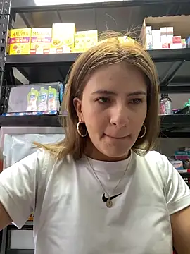 Snapshot of Andrea18_blonde chatting on June 10, 2026, 3:13 pm Andrea18 blonde online show from June 10, 2026, 3:13 pm