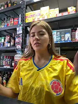 Snapshot of Andrea18_blonde chatting on July 3, 2026, 4:35 pm Andrea18 blonde online show from July 3, 2026, 4:35 pm