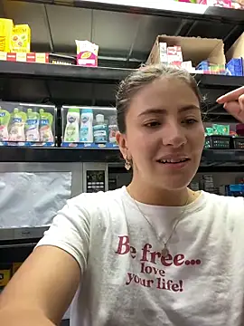Snapshot of Andrea18_blonde chatting on May 17, 2026, 3:34 pm Andrea18 blonde online show from May 17, 2026, 3:34 pm