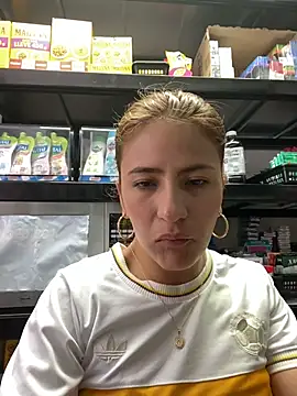 Snapshot of Andrea18_blonde chatting on June 17, 2026, 3:00 pm Andrea18 blonde online show from June 17, 2026, 3:00 pm