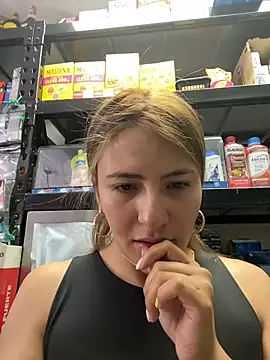 Snapshot of Andrea18_blonde chatting on June 9, 2026, 3:46 pm Andrea18 blonde online show from June 9, 2026, 3:46 pm