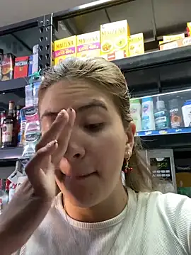 Snapshot of Andrea18_blonde chatting on July 31, 2026, 9:01 pm Andrea18 blonde online show from July 31, 2026, 9:01 pm