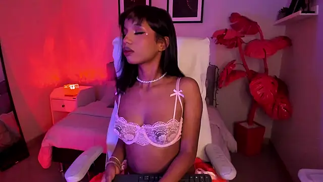 Snapshot of Gigi_Strawberry chatting on February 15, 2026, 4:46 am Gigi Strawberry online show from February 15, 2026, 4:46 am