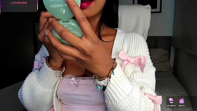 Gigi Strawberry online show from November 7, 2025, 6:29 am