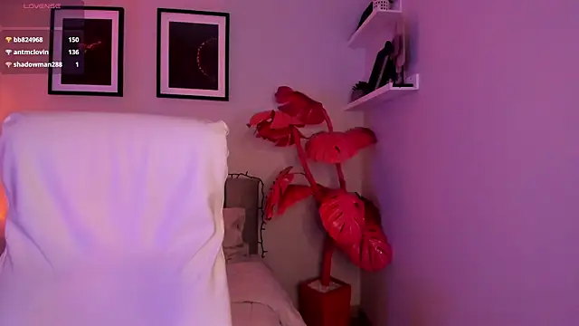 Snapshot of Gigi_Strawberry chatting on February 15, 2026, 8:02 am Gigi Strawberry online show from February 15, 2026, 8:02 am