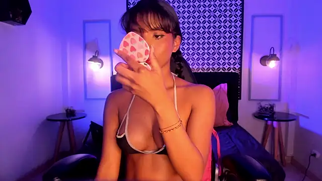 Snapshot of Gigi_Strawberry chatting on March 13, 2025, 8:04 am Gigi Strawberry online show from March 13, 2025, 8:04 am