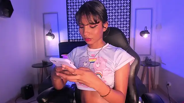 Snapshot of Gigi_Strawberry chatting on March 19, 2025, 7:51 am Gigi Strawberry online show from March 19, 2025, 7:51 am