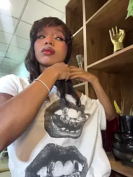 Snapshot of Gigi_Strawberry chatting on February 27, 2026, 4:34 am Gigi Strawberry online show from February 27, 2026, 4:34 am