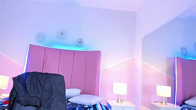 Liiam smith  online show from October 18, 2025, 1:24 pm