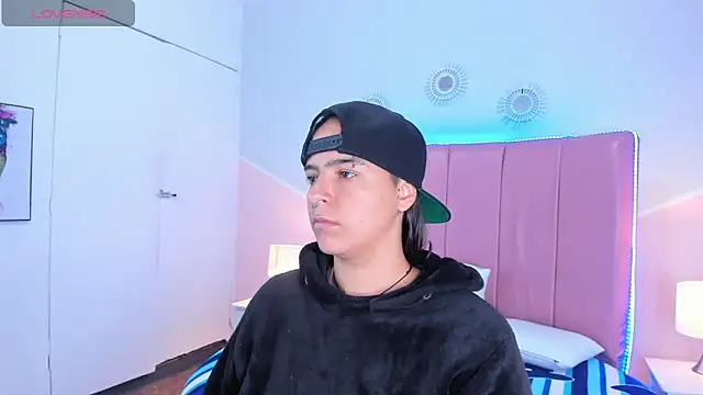 Liiam smith  online show from October 22, 2025, 12:26 pm