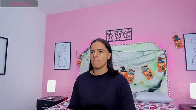 Liiam smith  online show from October 31, 2025, 1:08 pm