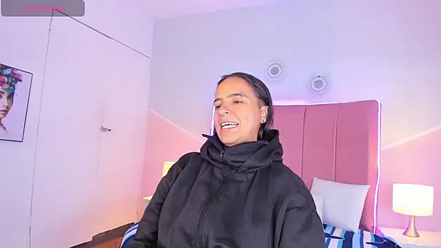 Liiam smith  online show from October 14, 2025, 12:50 pm