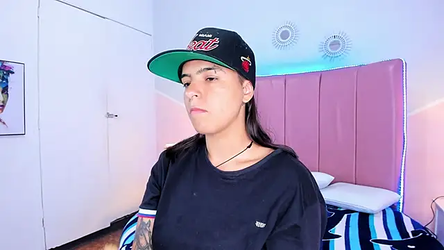 Liiam smith  online show from October 16, 2025, 1:52 pm