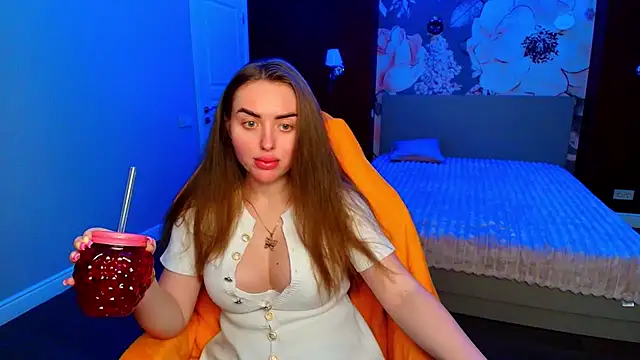 Snapshot of MissisCaty chatting on July 13, 2026, 8:19 pm MissisCaty online show from July 13, 2026, 8:19 pm